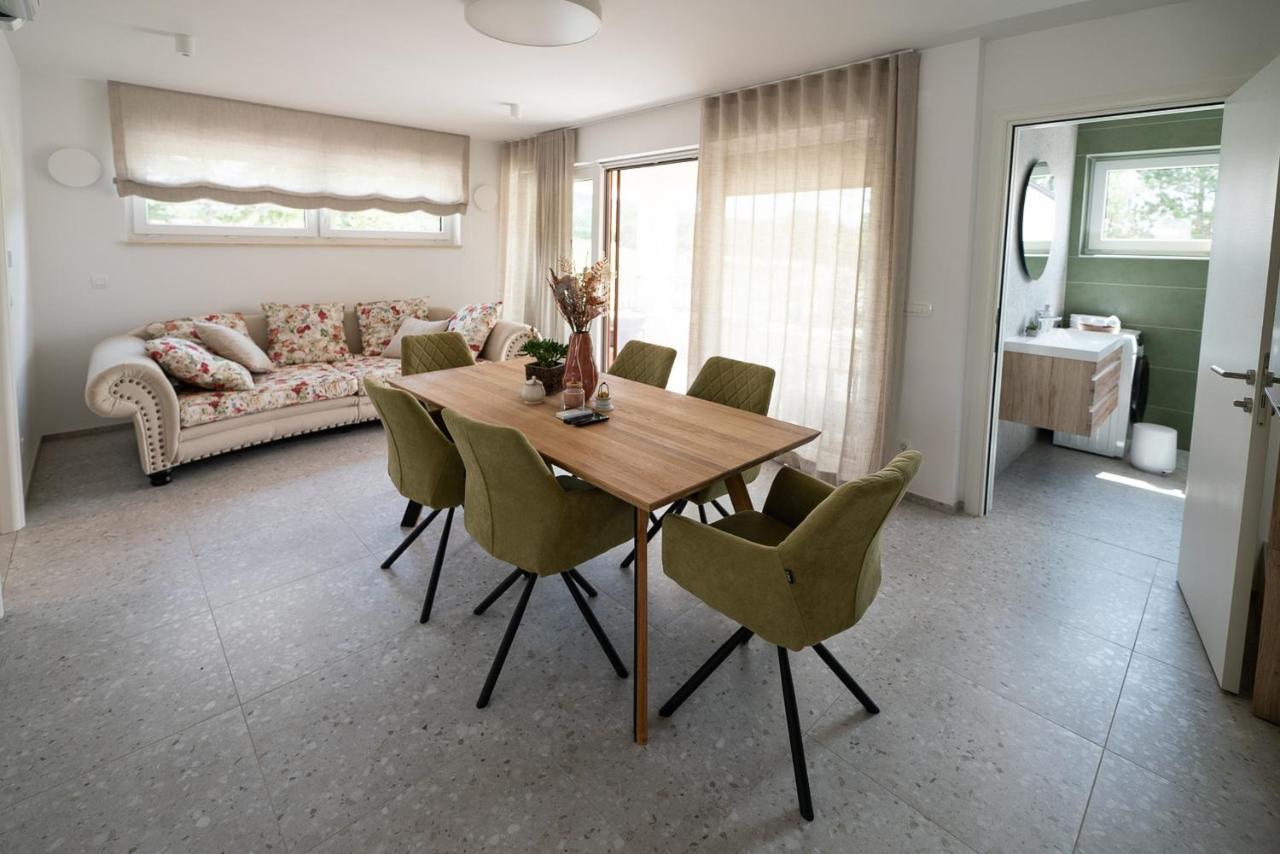 Apartments Kras 24 With Pool Sezana Ngoại thất bức ảnh