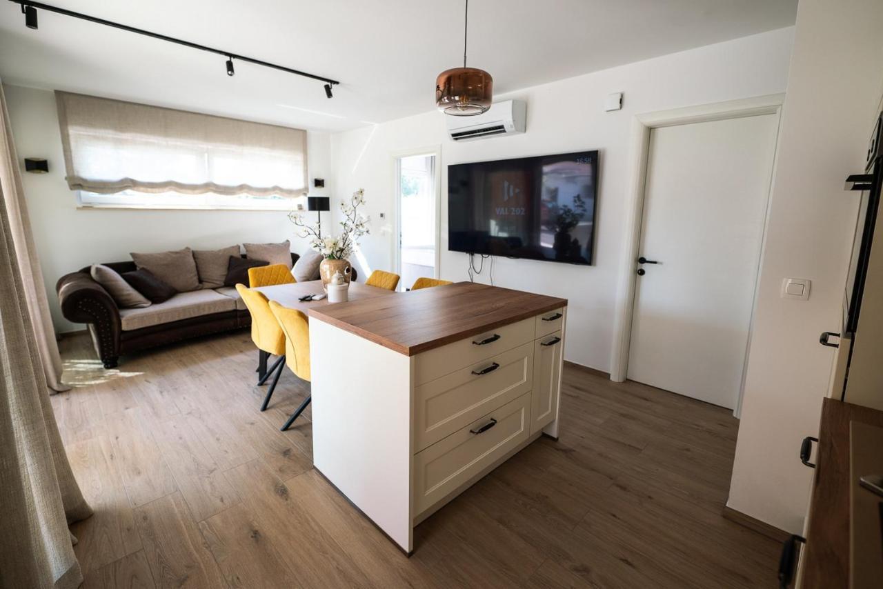 Apartments Kras 24 With Pool Sezana Ngoại thất bức ảnh